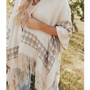 🟠NWT Fall Kinda Girl Poncho in Birch (Light Brown/Off White) ONE SIZE